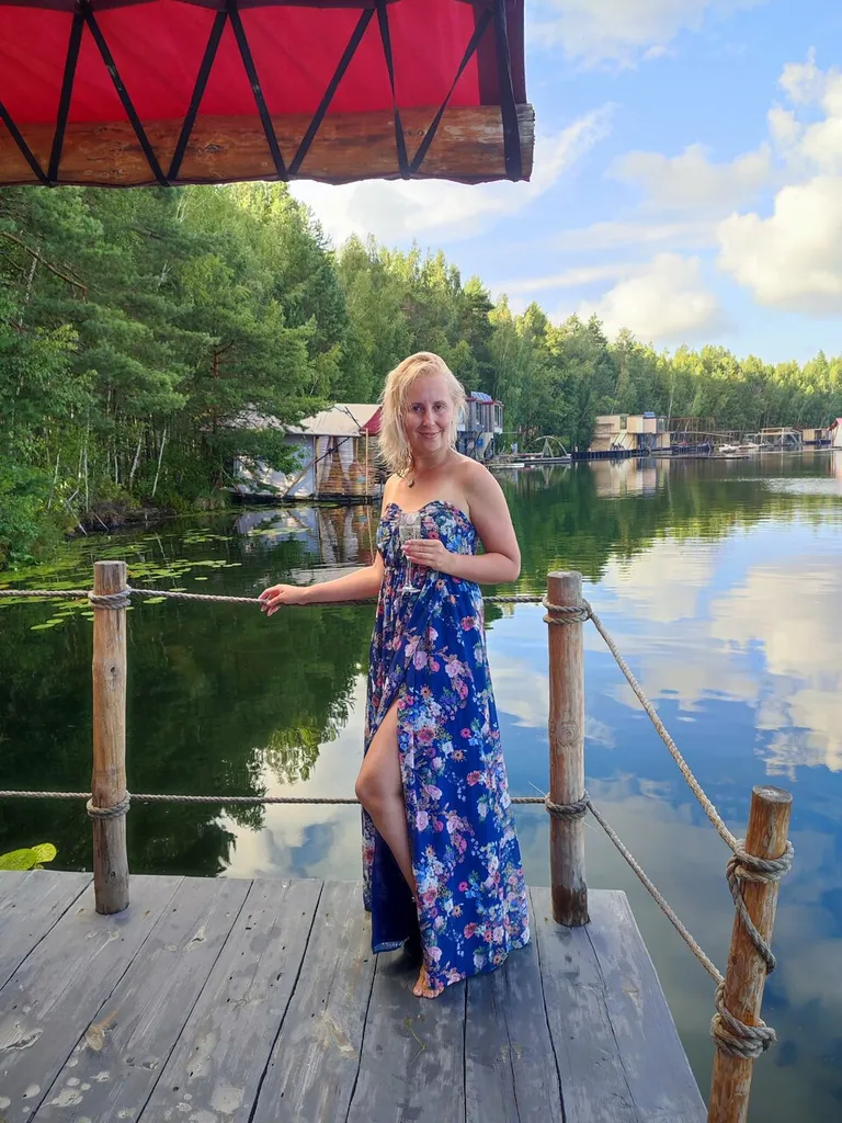 Шатер с тропой по воде
